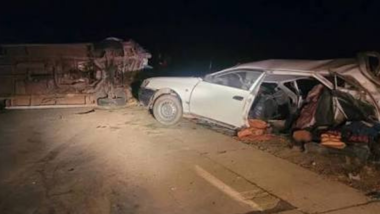 Cuatro muertos y varios heridos deja triple colisión en la carretera Oruro-Pisiga Diseno sin titulo 20260830 153944 0000