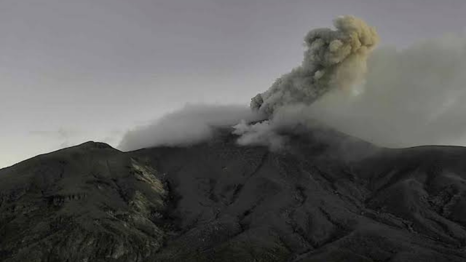 Colombia: Volcán Puracé registra incremento sísmico de 58 temblores en 4 horas Diseno sin titulo 20260830 165421 0000