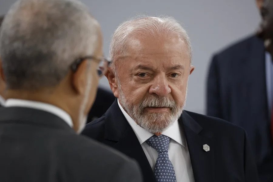 Lula dice que quiere conversar con Trump para decir que no se meta en las elecciones EPA7495 FRANCE G7 SUMMIT