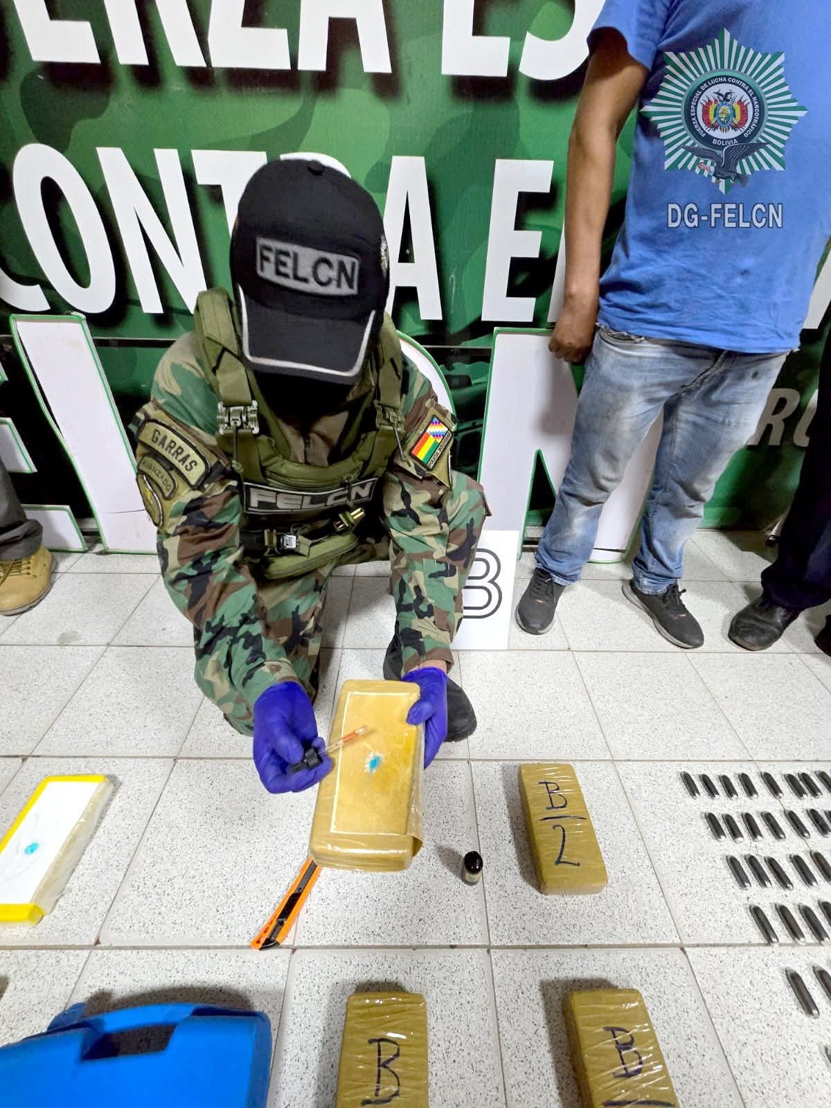 Interceptan un vehículo que llevaba 365 cápsulas y 26 paquetes de cocaína hacía Puerto Quijarro FB IMG 1759080516903