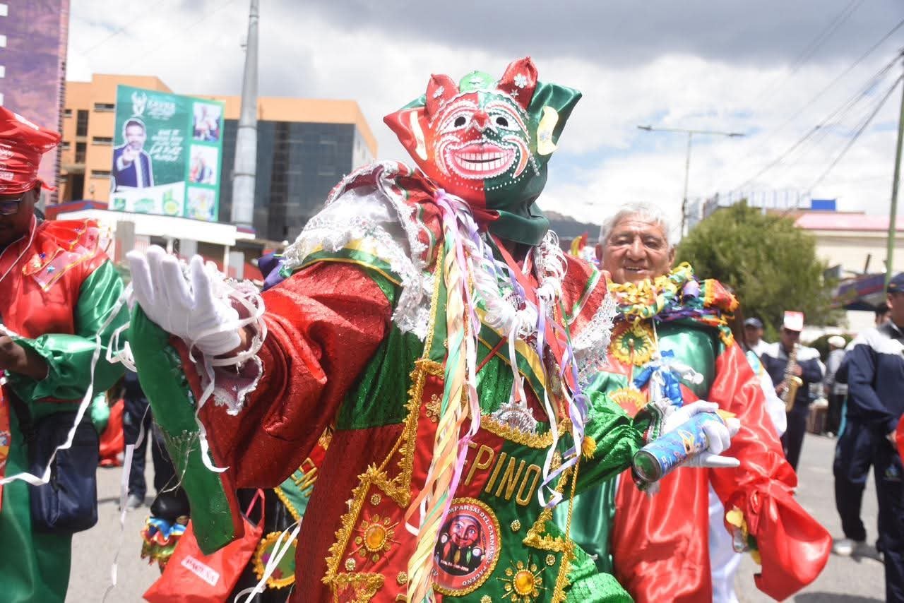 Caravana de ‘pepinos’ recorrió el centro de La Paz y reafirmó su identidad boliviana FB IMG 1769979802773