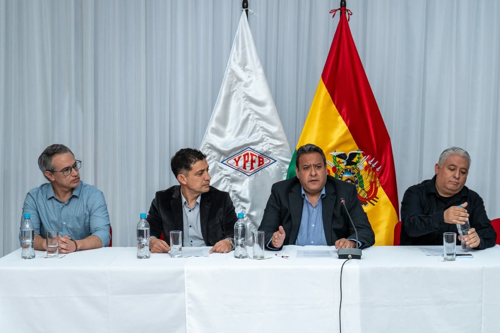 YPFB da “por cerrada” la crisis por la calidad de la gasolina y refuerza controles FB IMG 1778556563387