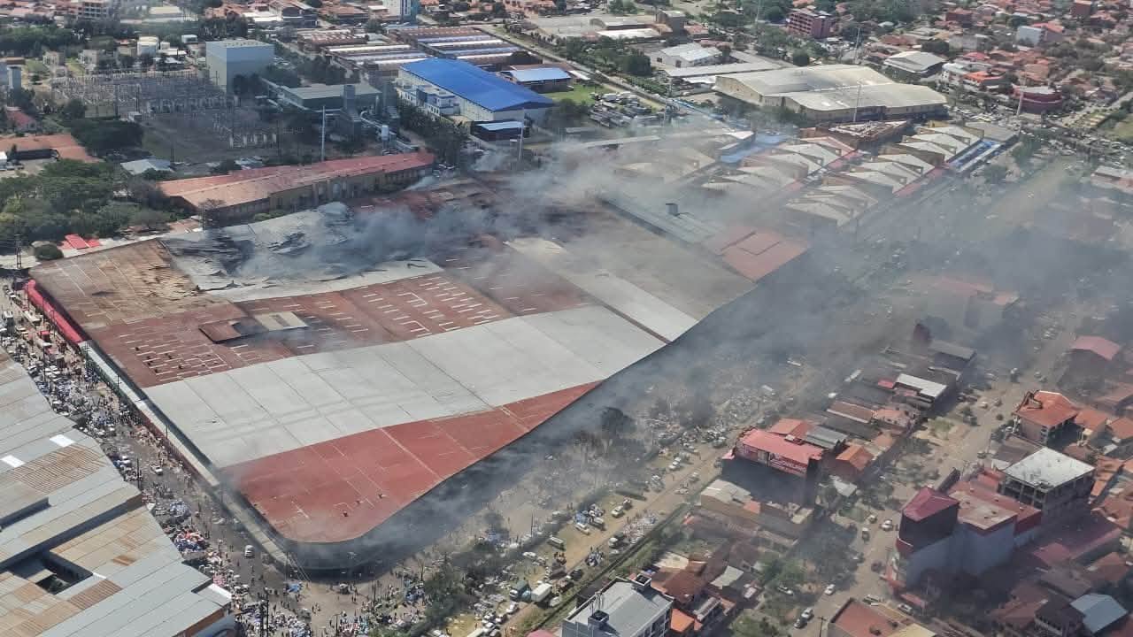 Incendio en feria Barrio Lindo deja cerca de 10.000 puestos afectados y pérdidas millonarias FB IMG 1786053374487