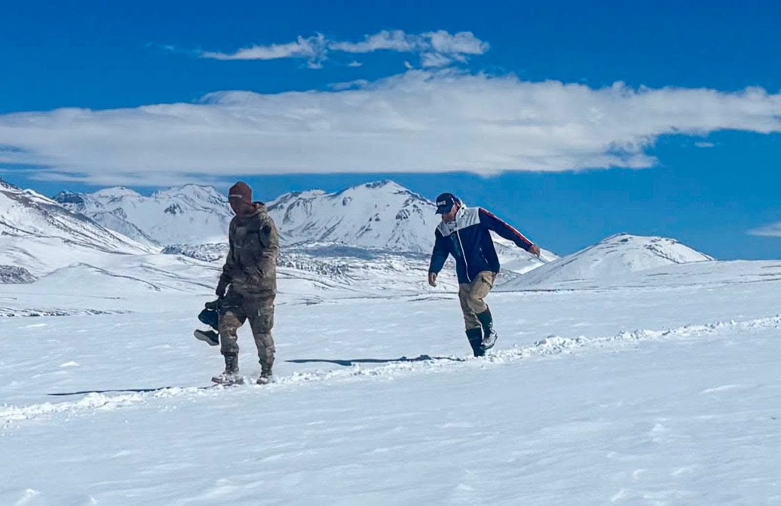 Potosí: Rescatan a dos turistas franceses que quedaron atrapados por una intensa nevada FB IMG 1786922869538