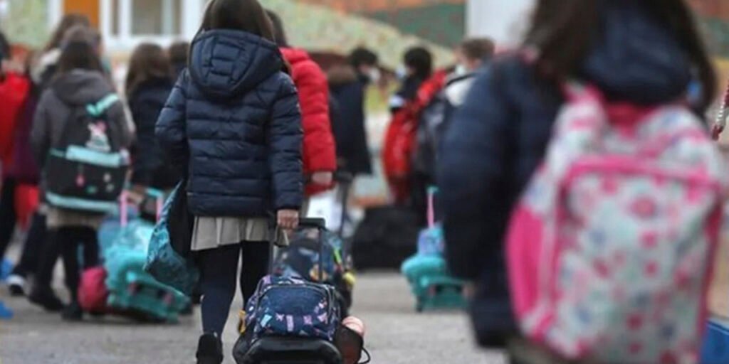 La Paz aplicará el horario de invierno en recintos educativos desde el 26 de mayo HORARIO AYGUN 1024x512 1