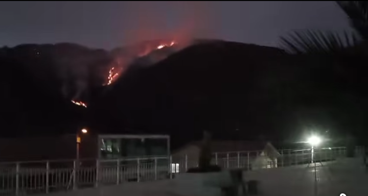 La Paz: incendio de magnitud avanza en Sapahaqui y vecinos piden ayuda para controlar las llamas IMG 20260801 224758