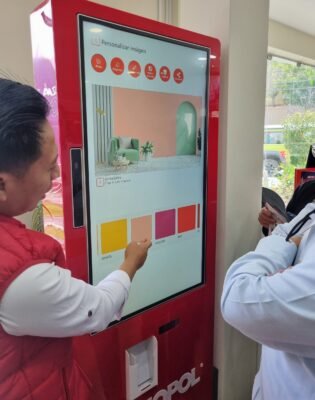 Monopol presenta una nueva sucursal de "Expert Color" 2 Herramienta con inteligencia artificial