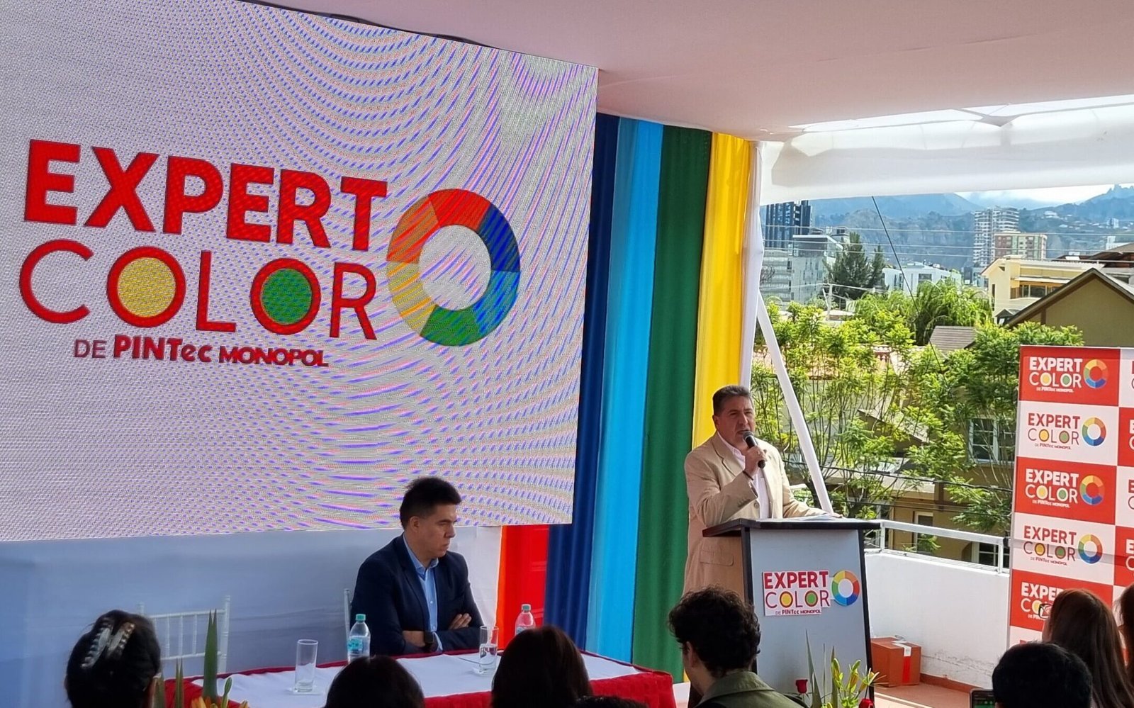 Monopol presenta una nueva sucursal de «Expert Color» Nueva instalación de Monopol