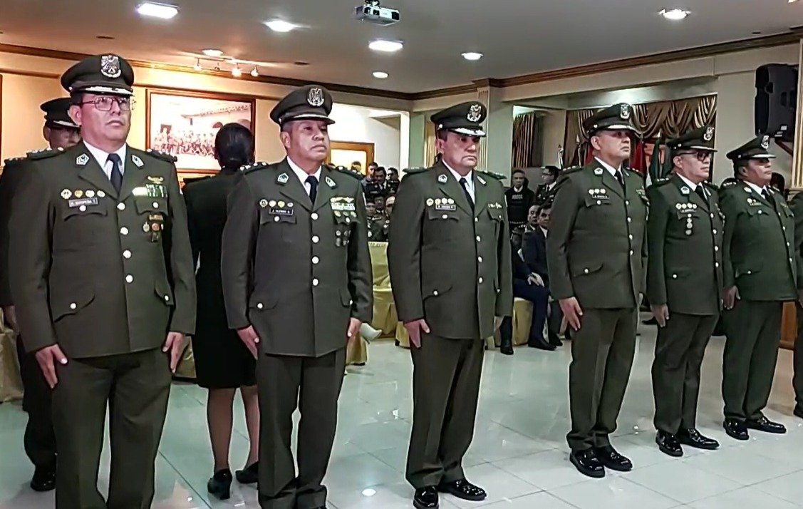 Gobierno posesiona a nuevos comandantes departamentales y directores de la Policía Boliviana Imagen de WhatsApp 2025 12 04 a las 19.45.36 1a4181d0