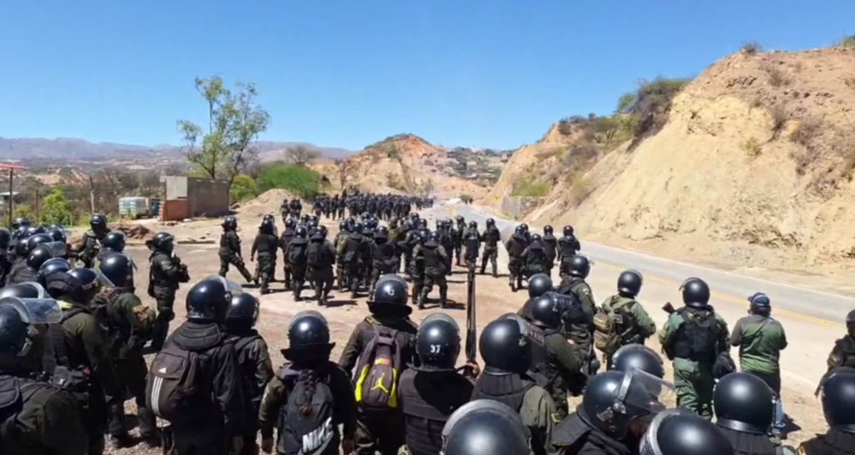 Cochabamba: Policía resultó con una hemorragia en la cabeza tras intentar desbloquear en Pirque Imagen8
