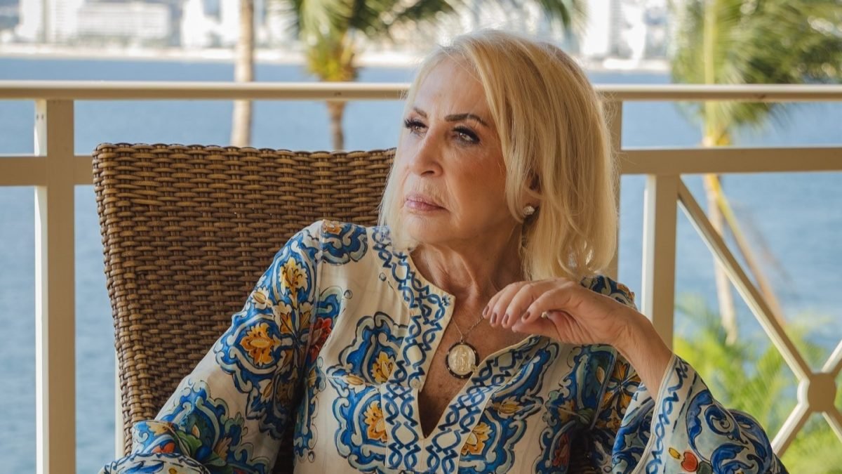 Piden oraciones por Laura Bozzo tras complicaciones de salud que la mantienen hospitalizada Laura Bozzo tuvo que ser intubada tiene neumonia 1200x675 1