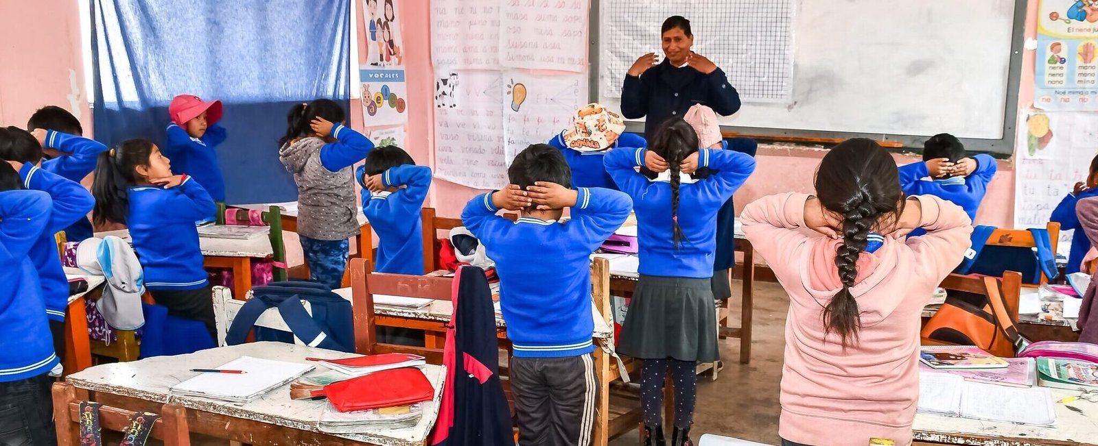 Por regiones y en dos fechas: La Paz define el calendario oficial para el retorno a clases Maestro en clases e1779980684903