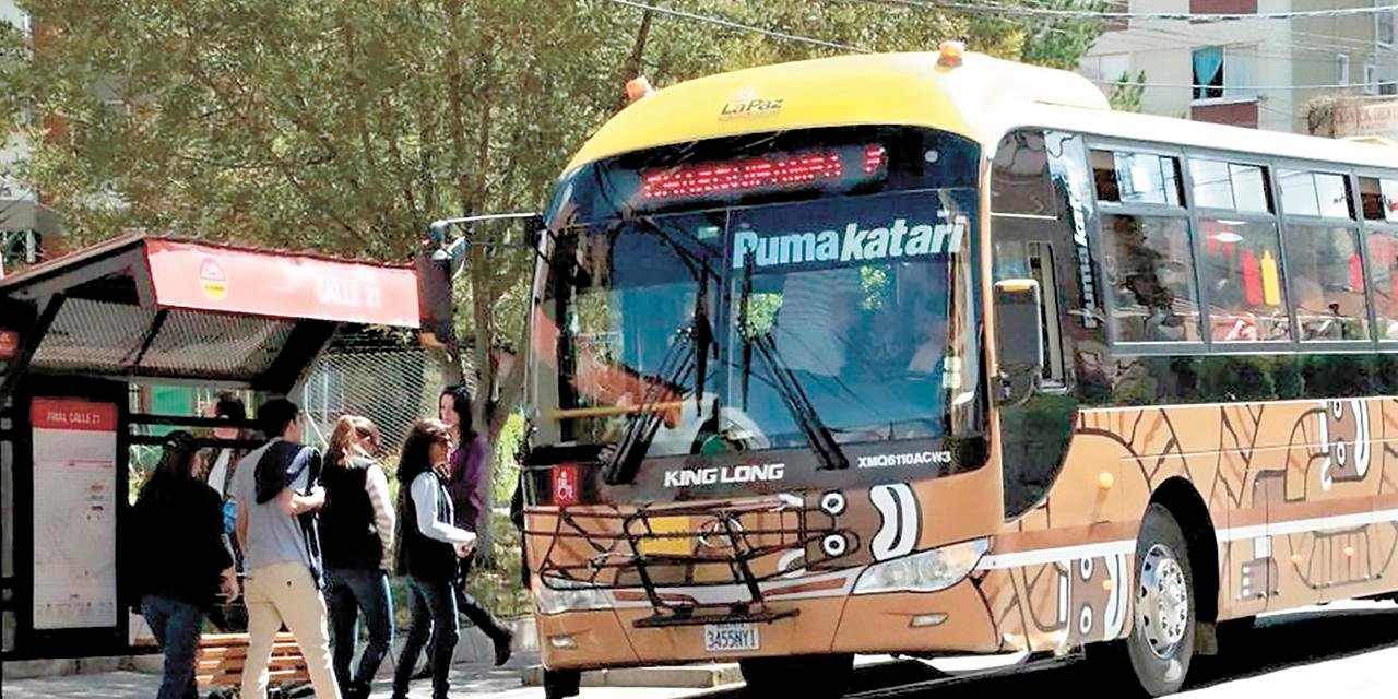 La Paz Bus reanuda operaciones con horario parcial por falta de combustible MallasaPumakatari191024