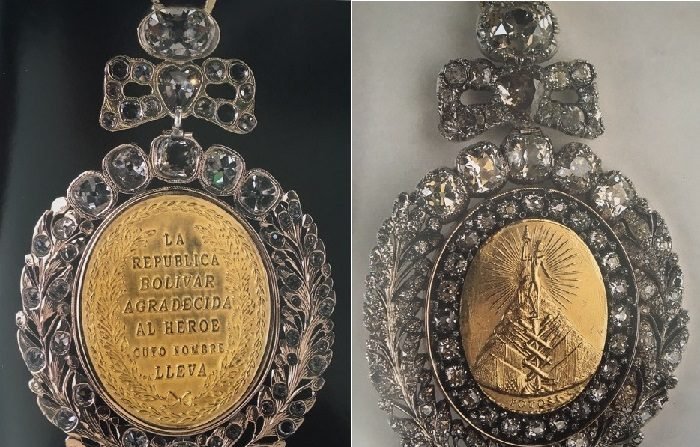 ¿Cuántos años tiene la medalla presidencial de Bolivia? MedellaBolivialado 1 700x447 1