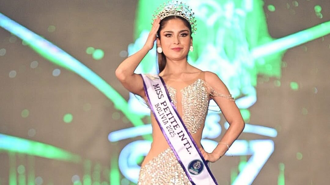Irais Alarcón fue coronada como Miss Petite Internacional 2025 SaveClip.App 491449096 18481667371071355 2122525456852445017 n e1746023061611