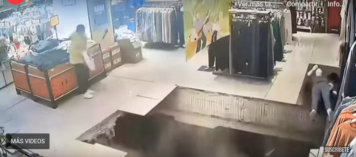 Video: se abre un hueco en un centro comercial en China y ‘se traga’ a una mujer Screenshot 2024 04 03 at 17 36 53 Video se abre un hueco en un centro comercial en China y se traga a una mujer Radio Splendid e1712182455393