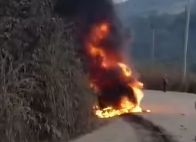 Camioneta en la que viajaba el alcalde de Guanay se incendia en plena carretera Screenshot 20260531 180055 e1780264963574