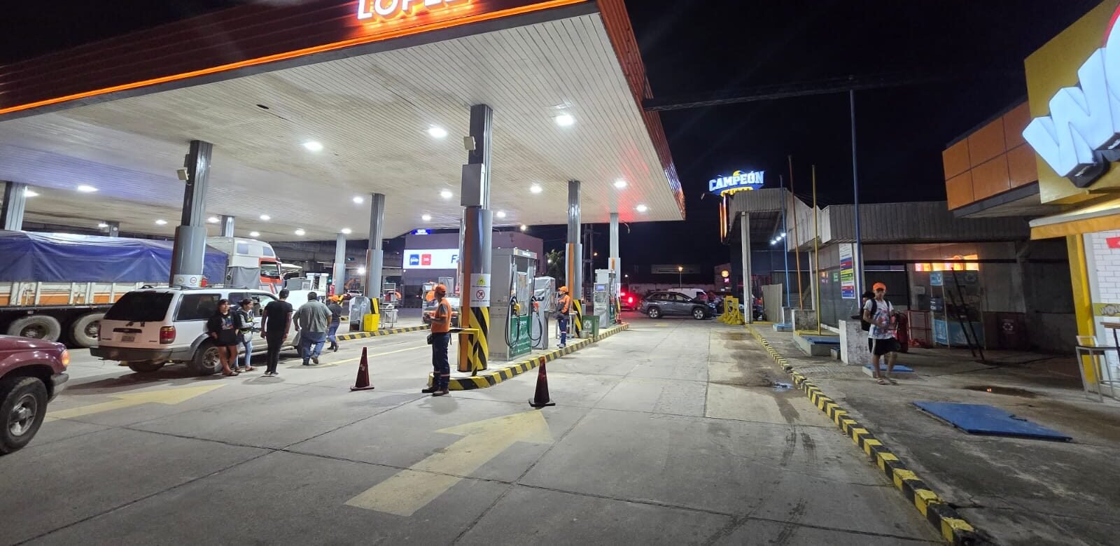 Dos atracos en menos de 48 horas en surtidores de Santa Cruz; en el primero robaron más de Bs 10.000 Surtidor1 PJD e1765387142613