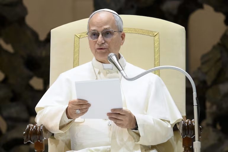 El papa denuncia los enormes recursos que absorbe la guerra y pide priorizar vida y salud TDVCGVICJ5EVJOXM5JYYX2HM64