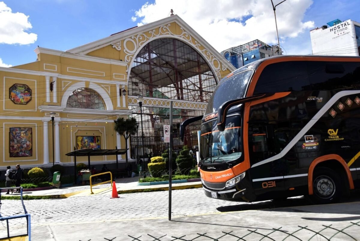 Suspenden salidas de buses en La Paz por bloqueos - Radio Splendid