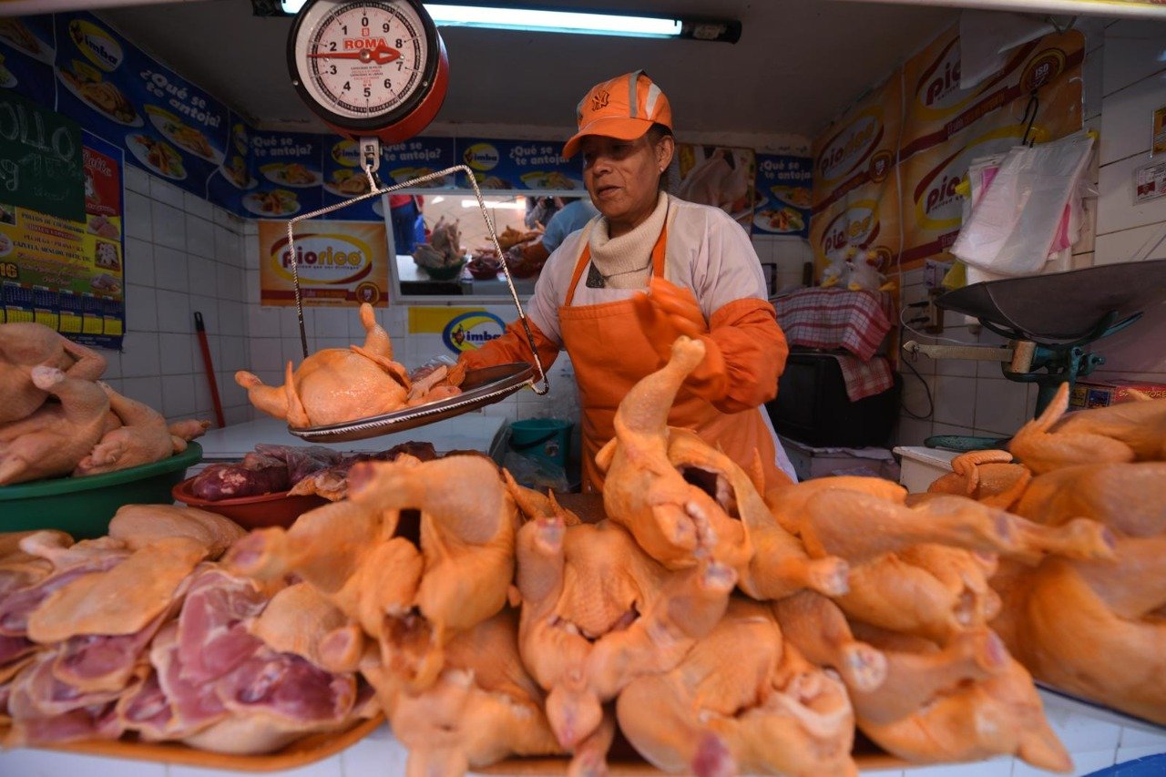 El precio de la carne de pollo en La Paz sube a Bs 22 Venta pollo arch