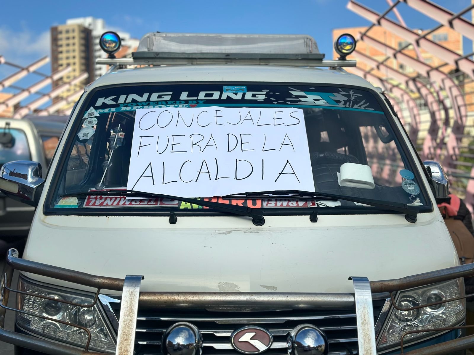 Policía reporta 25 puntos de bloqueos en La Paz donde la ciudadanía se ha visto perjudicada WhatsApp Image 2025 04 10 at 08.59.29