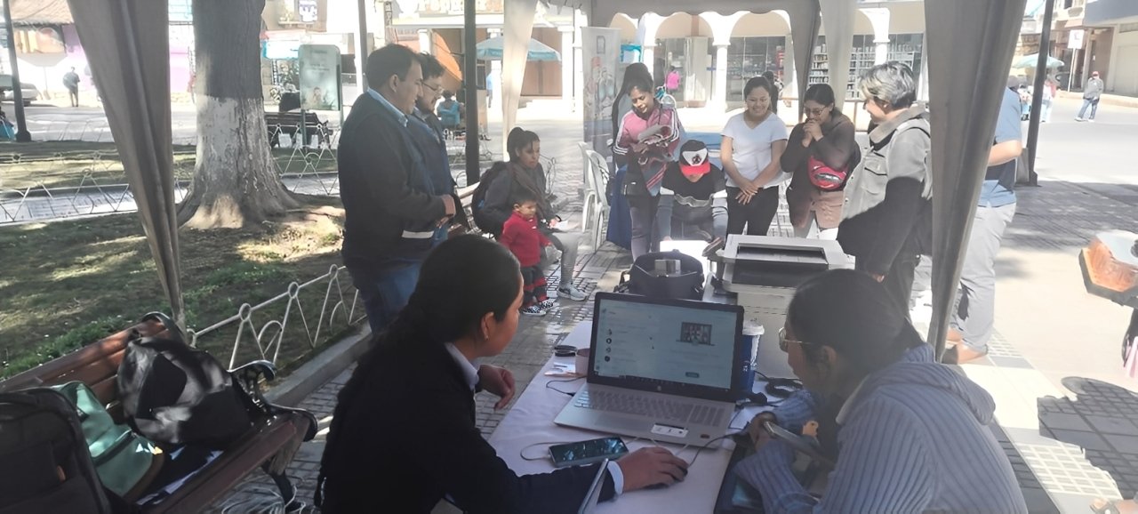 El SIN difunde información tributaria en la Feria de Cultura Tributaria, en Sacaba WhatsApp Image 2025 08 25 at 13.33.15