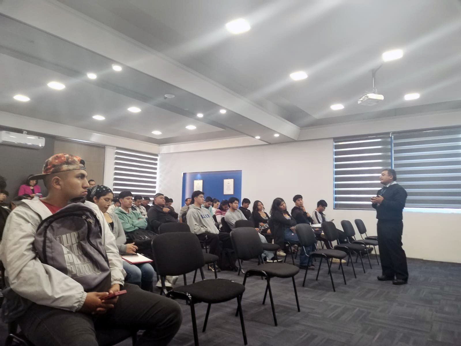 El SIN capacita a 48 estudiantes de la Universidad UCATEC, en Cochabamba WhatsApp Image 2025 08 28 at 12.55.29