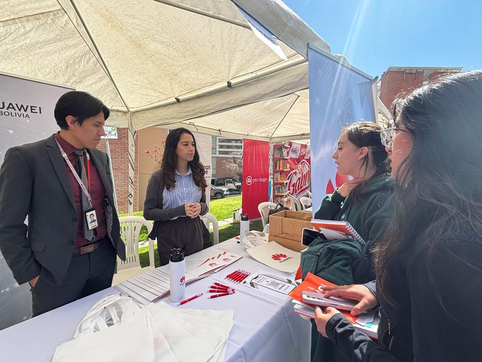 Huawei conecta talento joven con oportunidades en la Feria de Empleabilidad UPB 2025 2 WhatsApp Image 2025 09 24 at 15.37.18 1