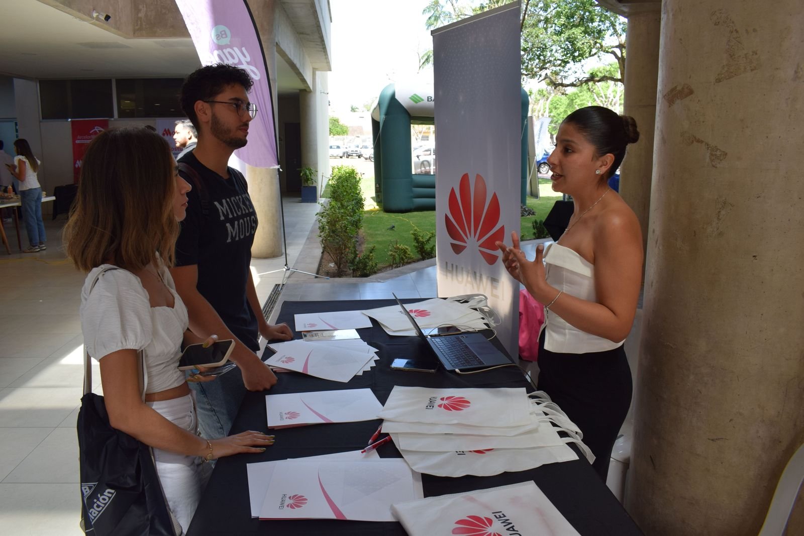 Huawei conecta talento joven con oportunidades en la Feria de Empleabilidad UPB 2025 4 WhatsApp Image 2025 09 24 at 15.37.18 2