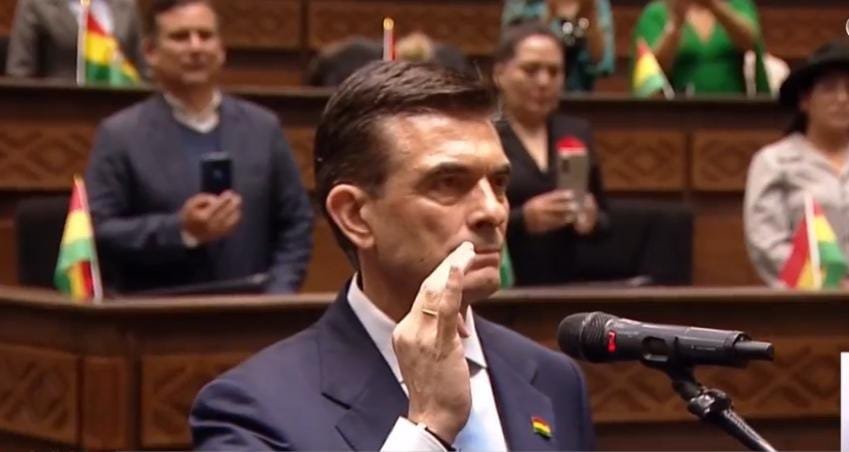 «Dios, familia y patria, ¡sí juro!»: Rodrigo Paz Pereira jura como el presidente número 68 de Bolivia WhatsApp Image 2025 11 08 at 11.17.35