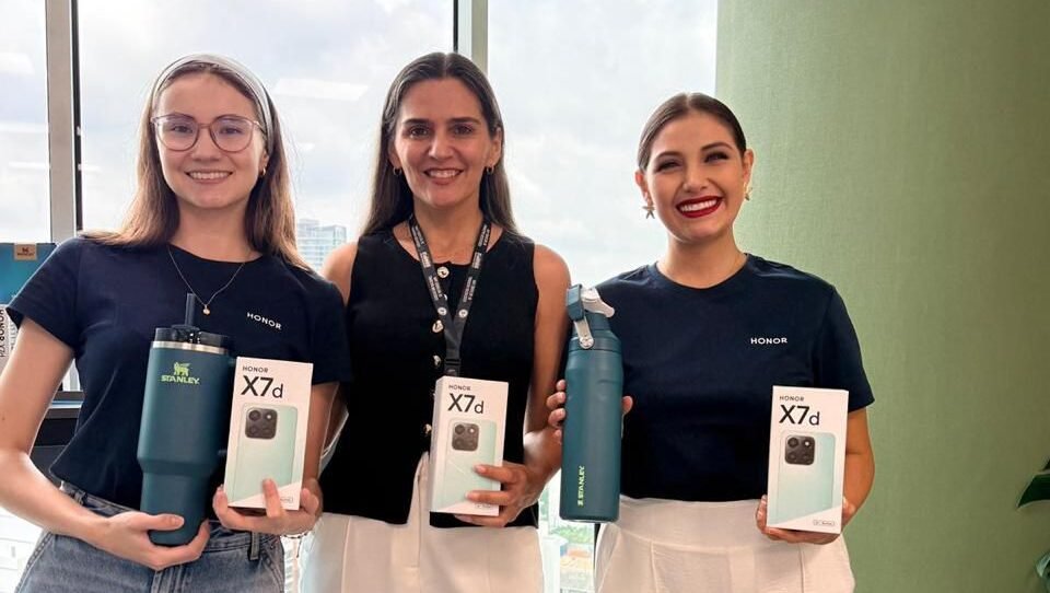 HONOR Bolivia anuncia a los ganadores del concurso “Giveaway eXtraordinario” del nuevo HONOR X7d WhatsApp Image 2025 11 13 at 15.59.53 e1763066452933