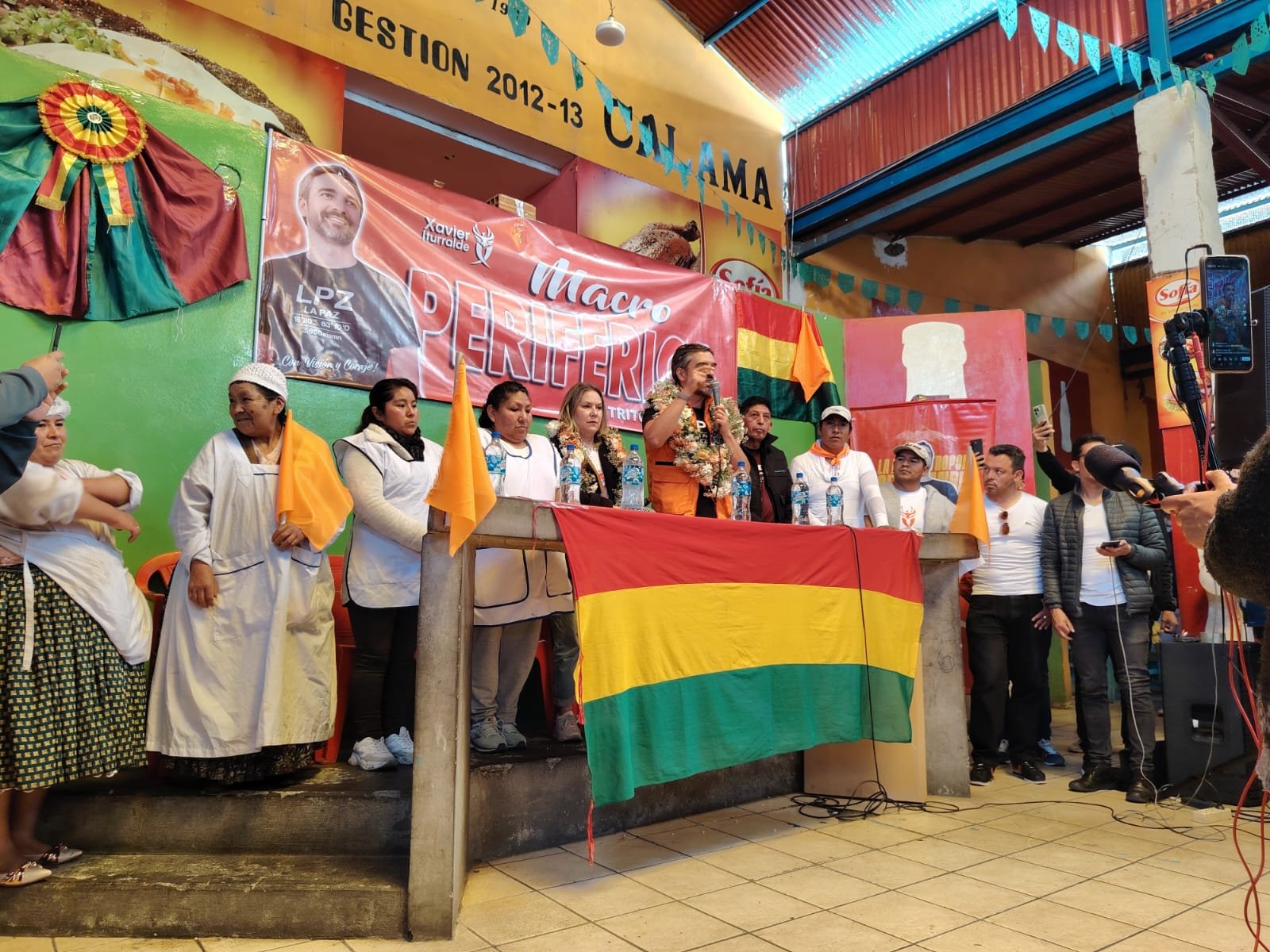 Xavier Iturralde presenta su plan municipal en el Mercado Calama y recibe respaldo 2 WhatsApp Image 2025 11 22 at 18.00.46