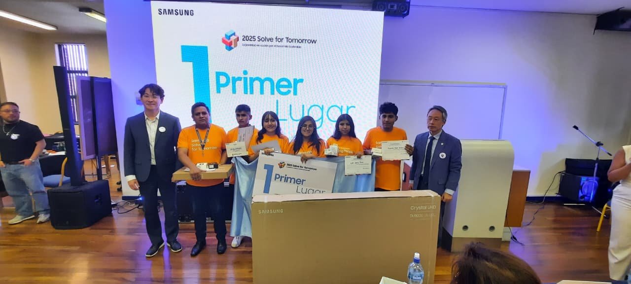 AIQUIMET gana Solve for Tomorrow 2025 con una solución que protege a comunidades de Aiquile de eventos climáticos extremos WhatsApp Image 2025 12 01 at 16.51.09