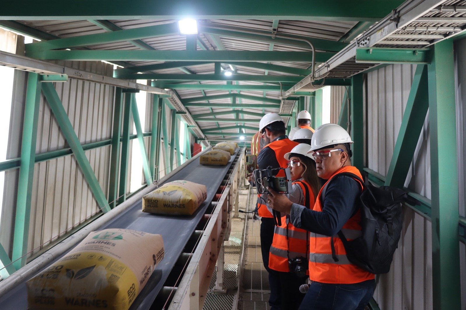 Soboce presenta la revolución tecnológica y sostenible de su planta Warnes, una de las más automatizadas de Bolivia 2 WhatsApp Image 2025 12 01 at 20.12.41