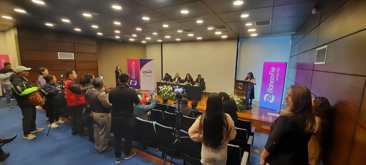 Banco FIE y Delizia, firman un convenio para fomentar el crecimiento y desarrollo de pequeños productores lecheros WhatsApp Image 2025 12 03 at 12.29.16