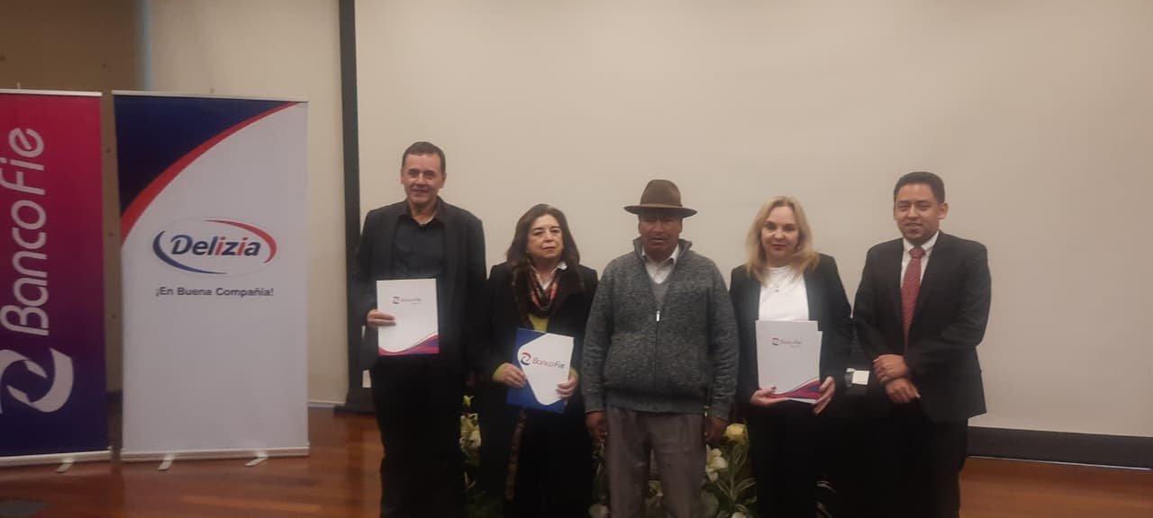 Banco FIE y Delizia, firman un convenio para fomentar el crecimiento y desarrollo de pequeños productores lecheros 2 WhatsApp Image 2025 12 03 at 12.29.18