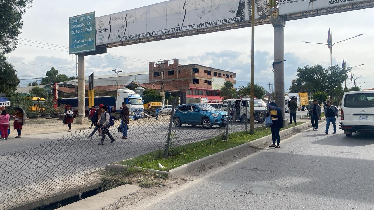 Tras la muerte de dos personas, instalan primer punto de bloqueo en la ruta Cochabamba – La Paz WhatsApp Image 2025 12 09 at 8.31.56 AM