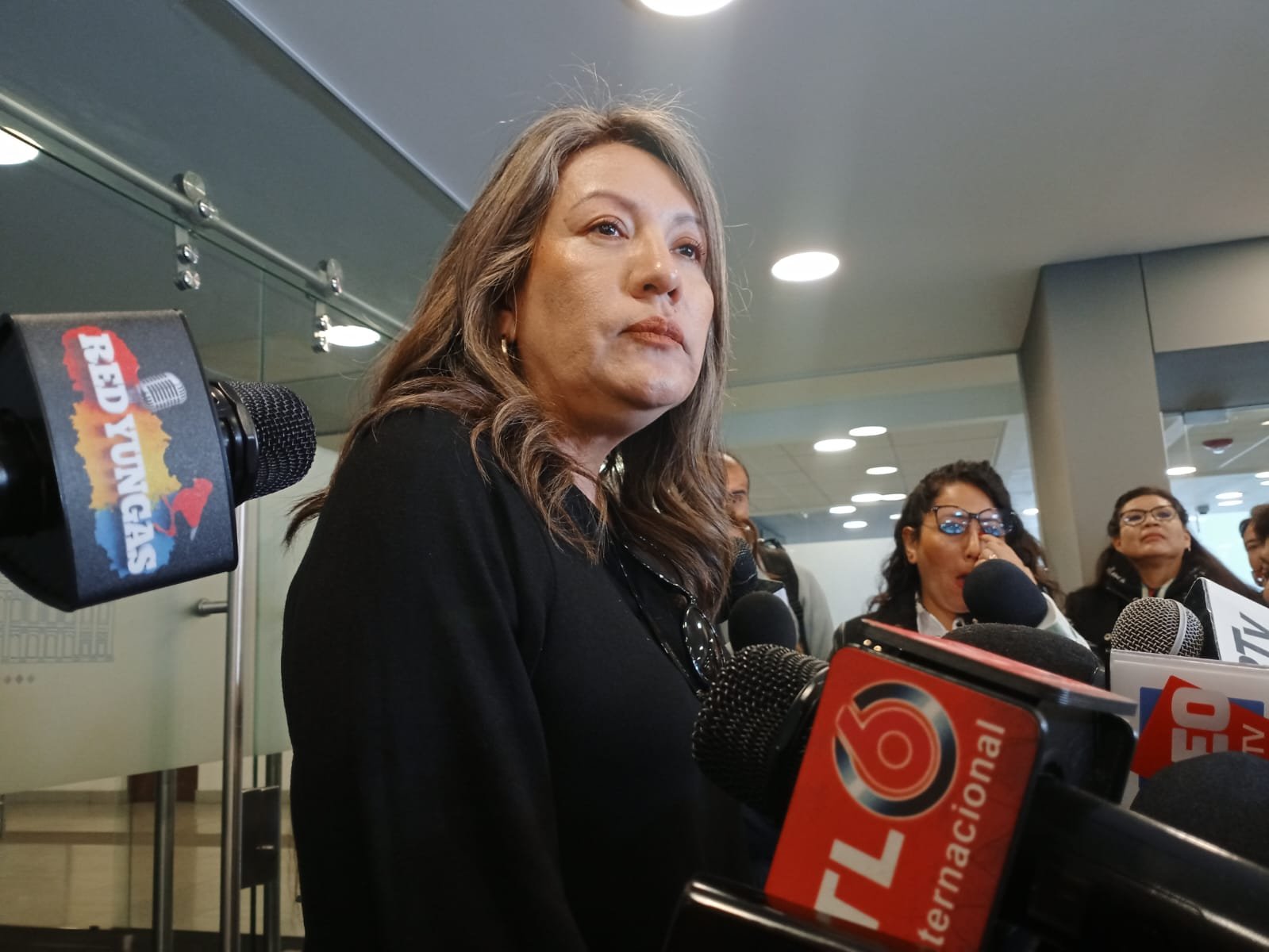 Senadora Mallón arremete contra su colega Condori tras debate por reducción de sueldos WhatsApp Image 2026 01 21 at 1.29.41 PM