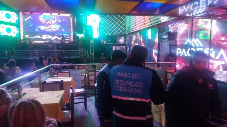 Hallan sustancias controladas y objetos irregulares en discotecas y lenocinios de La Paz WhatsApp Image 2026 01 31 at 08.56.13 696x391 1