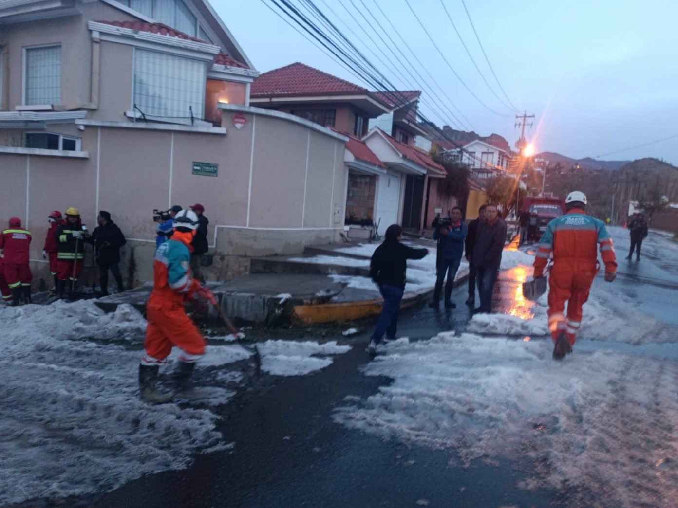 Río Koani se desborda por granizada y lluvia: Alcaldía despliega equipos de emergencia WhatsApp Image 2026 03 15 at 7.57.45 PM