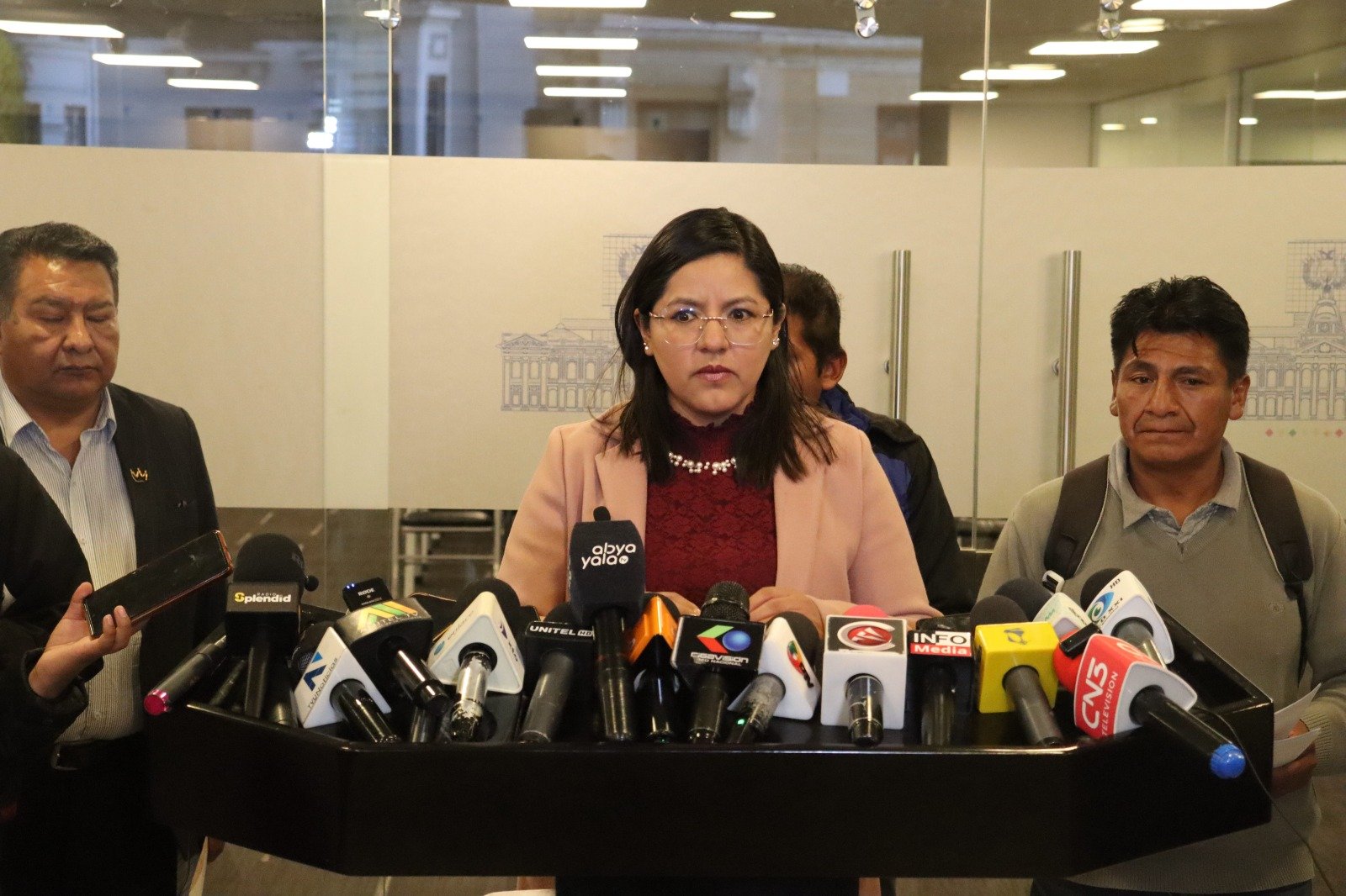 Diputada Lissa Claros presenta demanda penal contra ministro de Hidrocarburos y otras autoridades por la calidad de gasolina WhatsApp Image 2026 03 31 at 11.59.17 AM 1