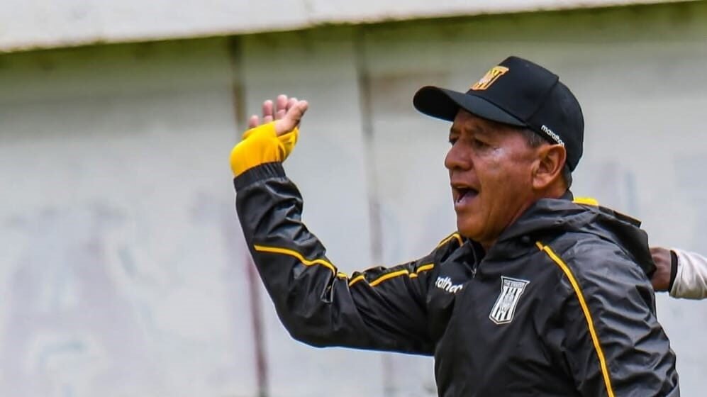 Este domingo Sixto Vizuete debutará como entrenador del “Tigre” WhatsApp Image 2026 04 10 at 17.28.00 e1775857816366