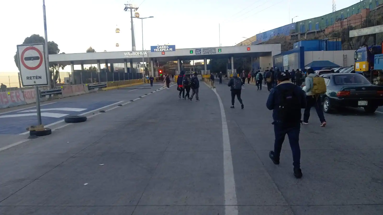 Despejan el ingreso al aeropuerto de El Alto tras bloqueos que afectaron a viajeros WhatsApp Image 2026 05 20 at 17.55.07