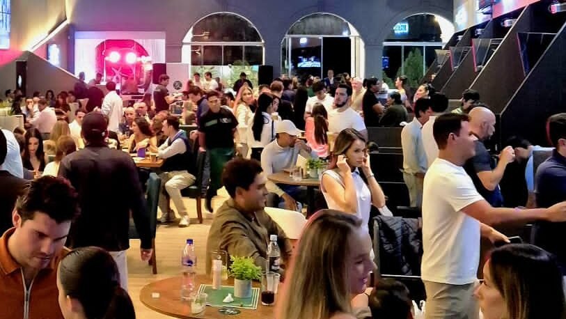 Green House Sports Bar llega con un nuevo concepto que integra golf, gastronomía y entretenimiento en Santa Cruz WhatsApp Image 2026 05 21 at 08.54.56 e1779369085146