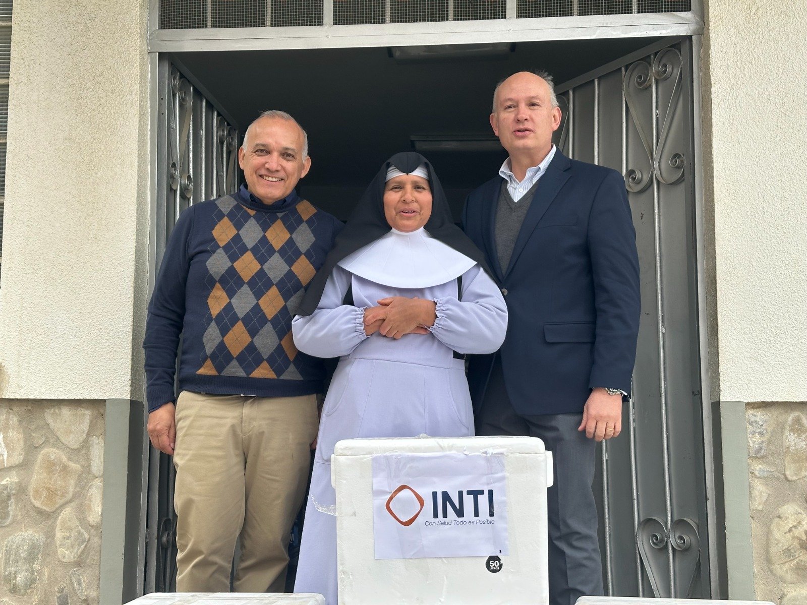 INTI moviliza ayuda alimentaria en La Paz: 1.500 pollos para aliviar la escasez en hospitales y centros sociales WhatsApp Image 2026 06 15 at 17.03.28