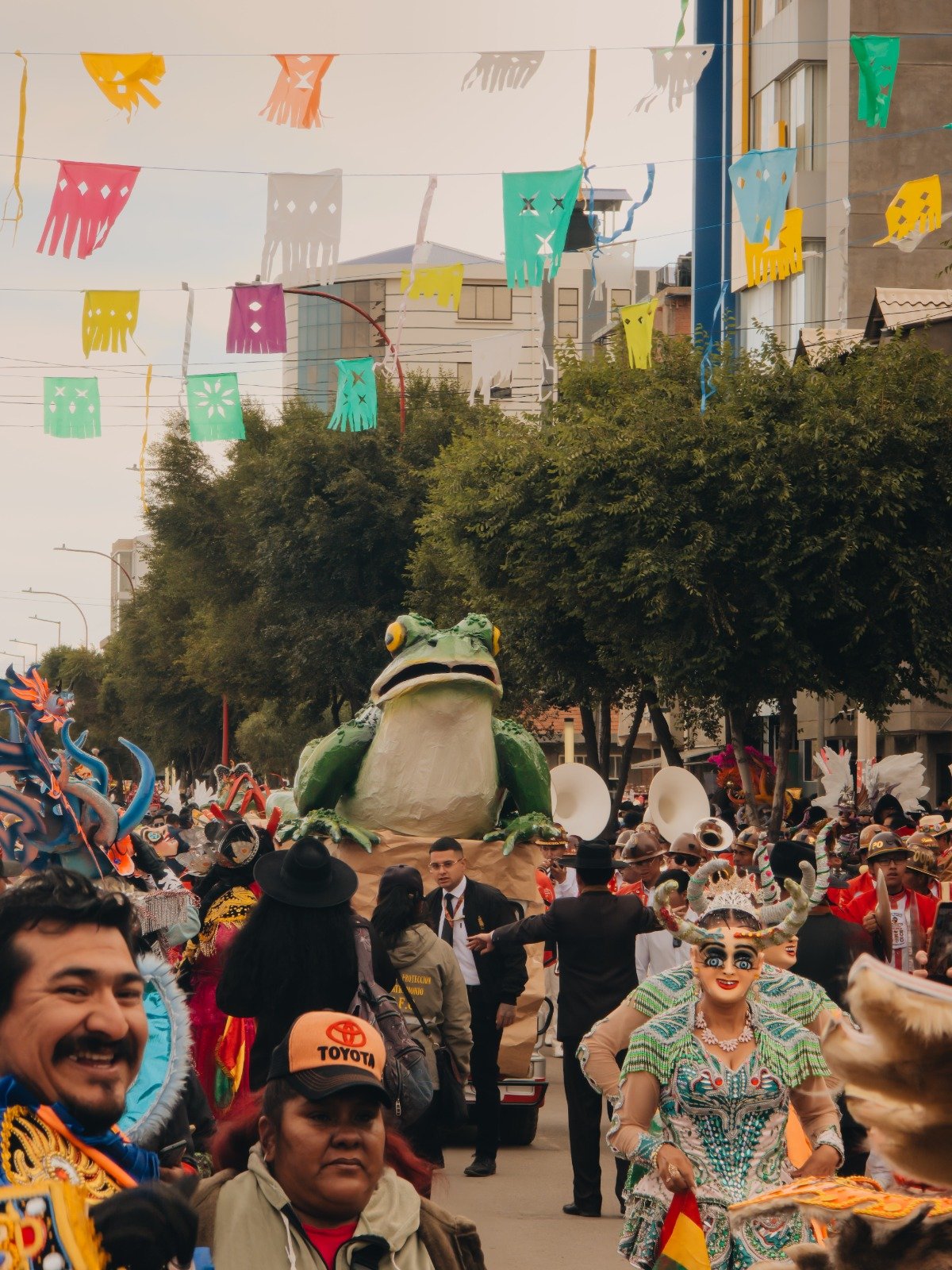 Danzas, colores y detalles: Samsung celebra el Día del Fotógrafo con una mirada al folklore boliviano desde el lente de un smartphone WhatsApp Image 2026 09 22 at 12.43.17