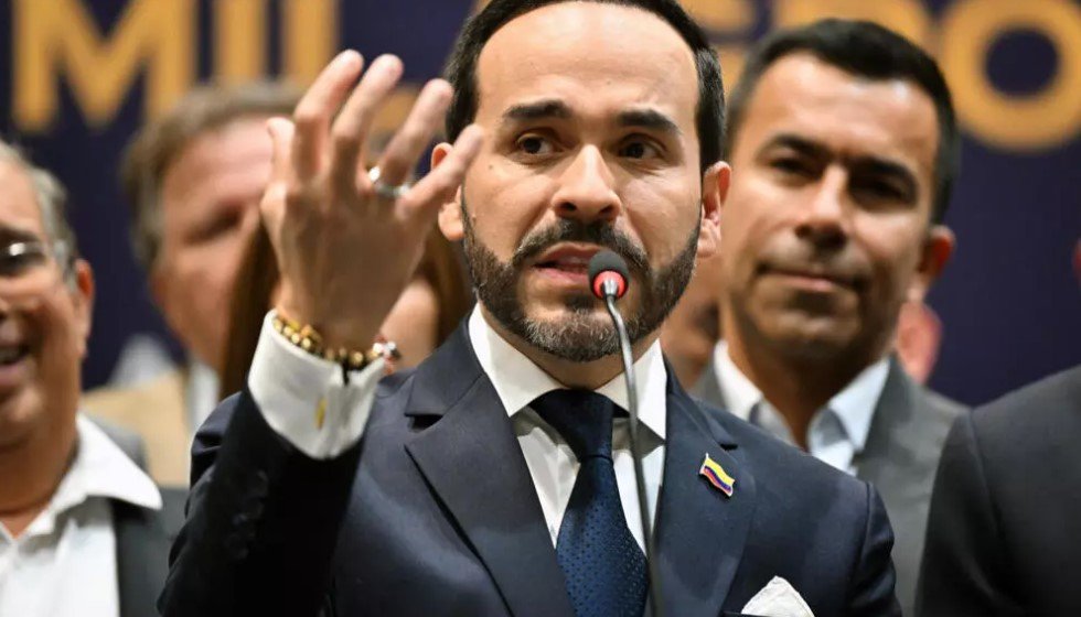 De la Espriella asume en Colombia como aliado de Trump en guerra contra el narco ZSHGVDMIX5EHJNFR3GUFABNWKA 1 1 1