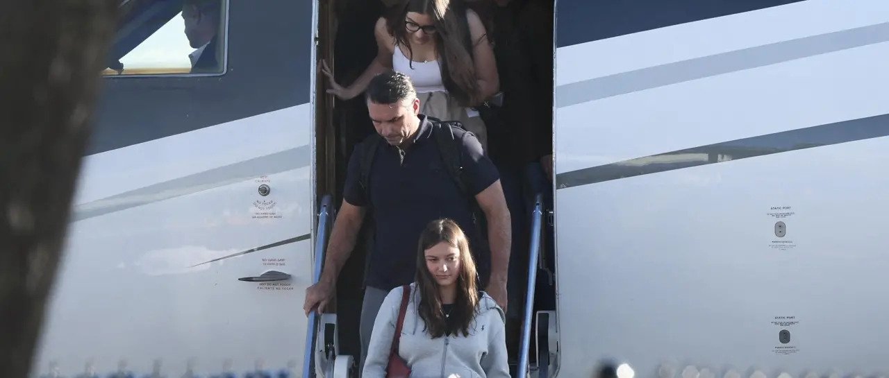 Flávio Bolsonaro llega a EEUU tras huir de Brasil después de perder las elecciones afp 20261028 d4pa6em v1 highres 101 18223488 20261028140250