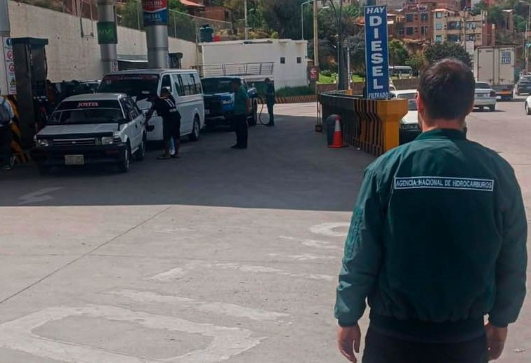 ANH bloquea cerca de 50 placas de vehículos por cargas repetitivas de combustible en Cochabamba anh
